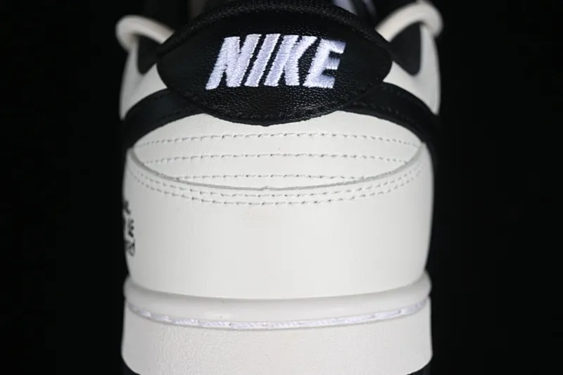 All Categories Nk SB Dunk Series Nk SB Dunk Low Low-top sneakers Nk Dunk Retro Saml Panda Prank Black and white retro style SB strap low-top casual sneakers DD1391-100